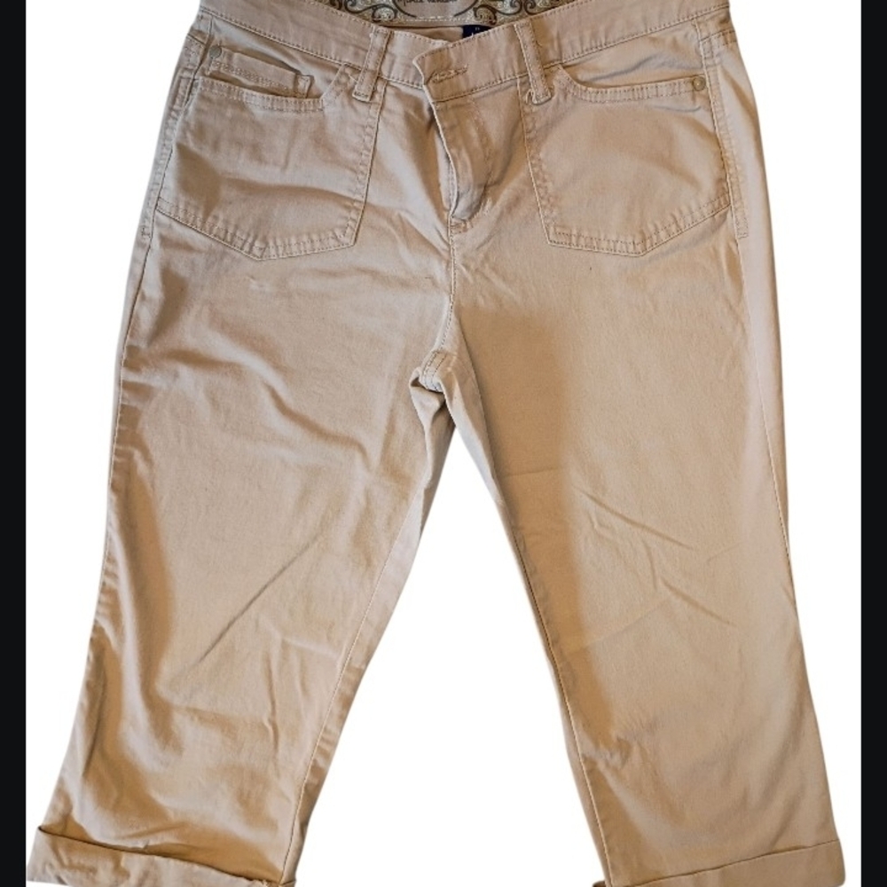 Gloria Vanderbilt Tan Capris, 8 Petite